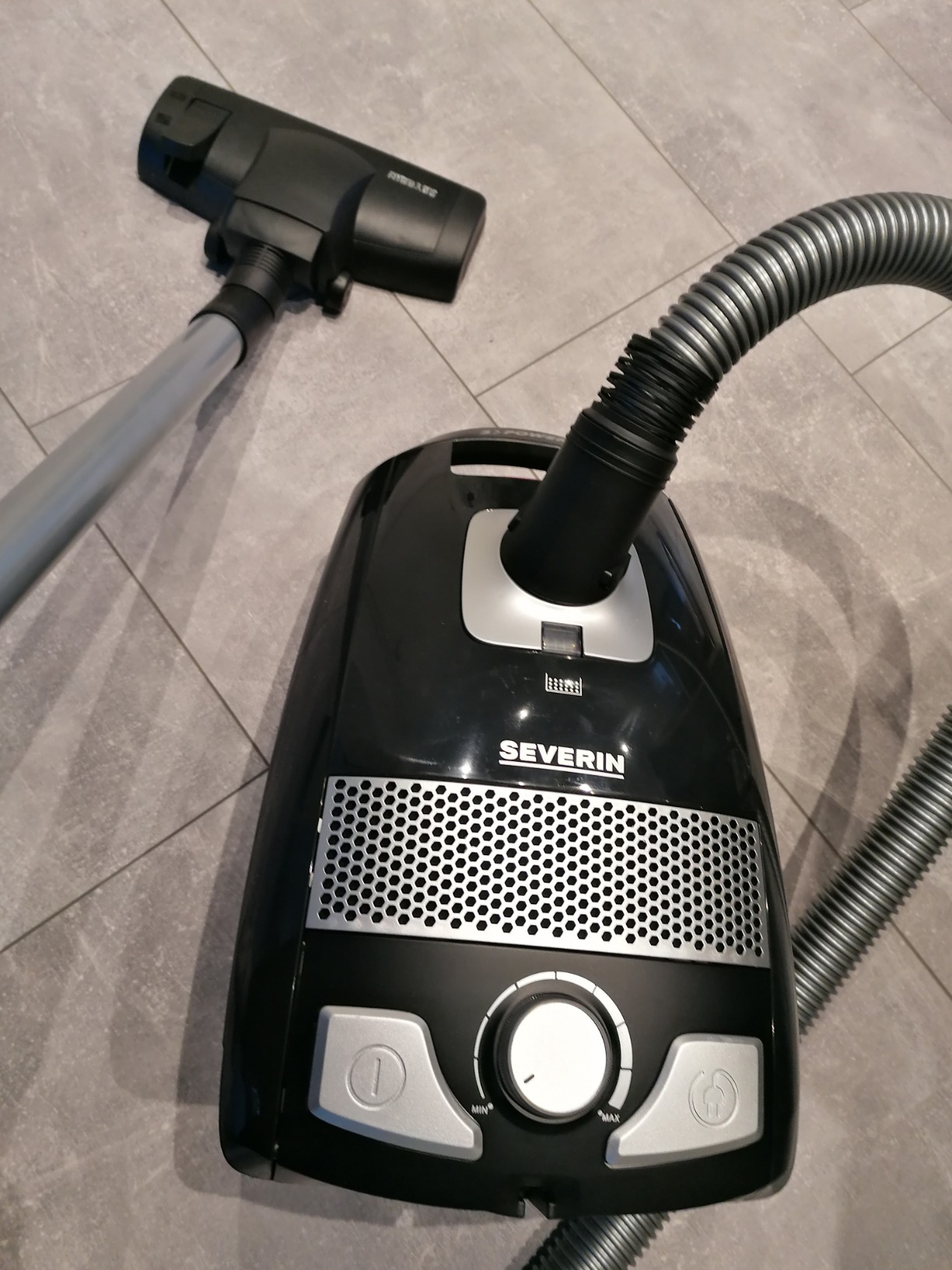 Severin BC 7044 Aspirapolvere 700W 3L Nero