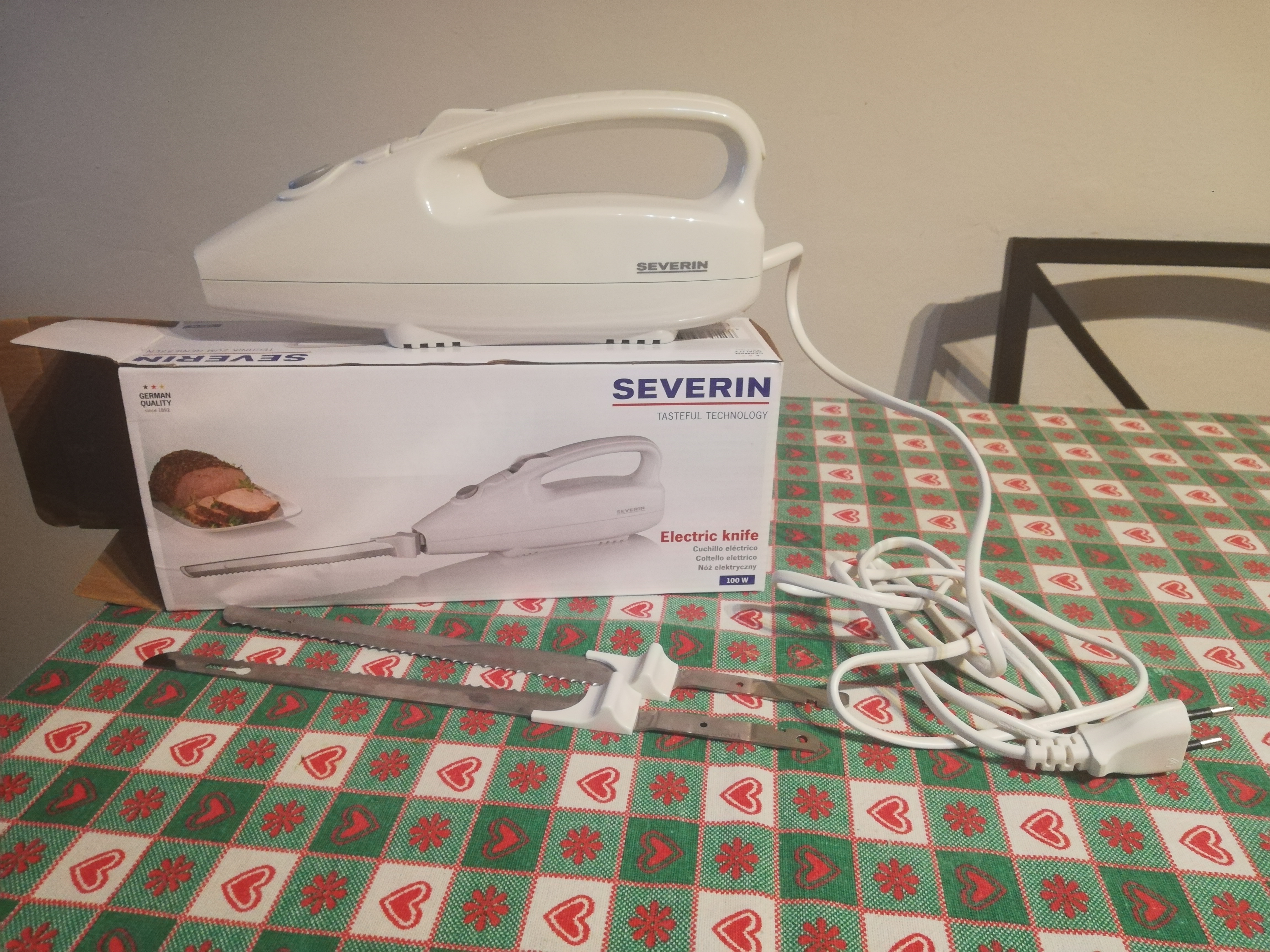 Severin EM 3965 Coltello Elettrico 100W Bianco Lame Lavabili