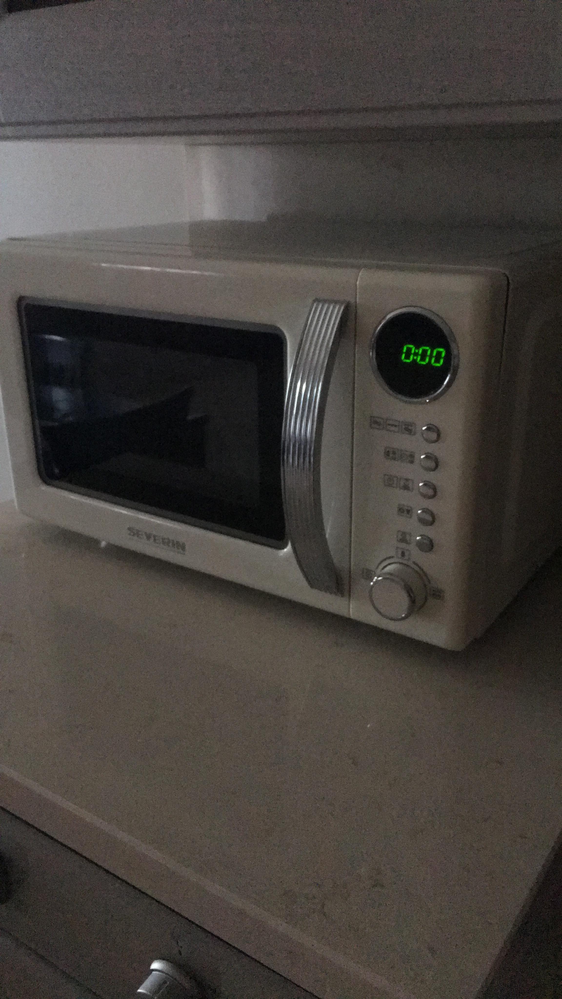 Severin MW 7892 Microonde con Grill 20 L Crema retrò
