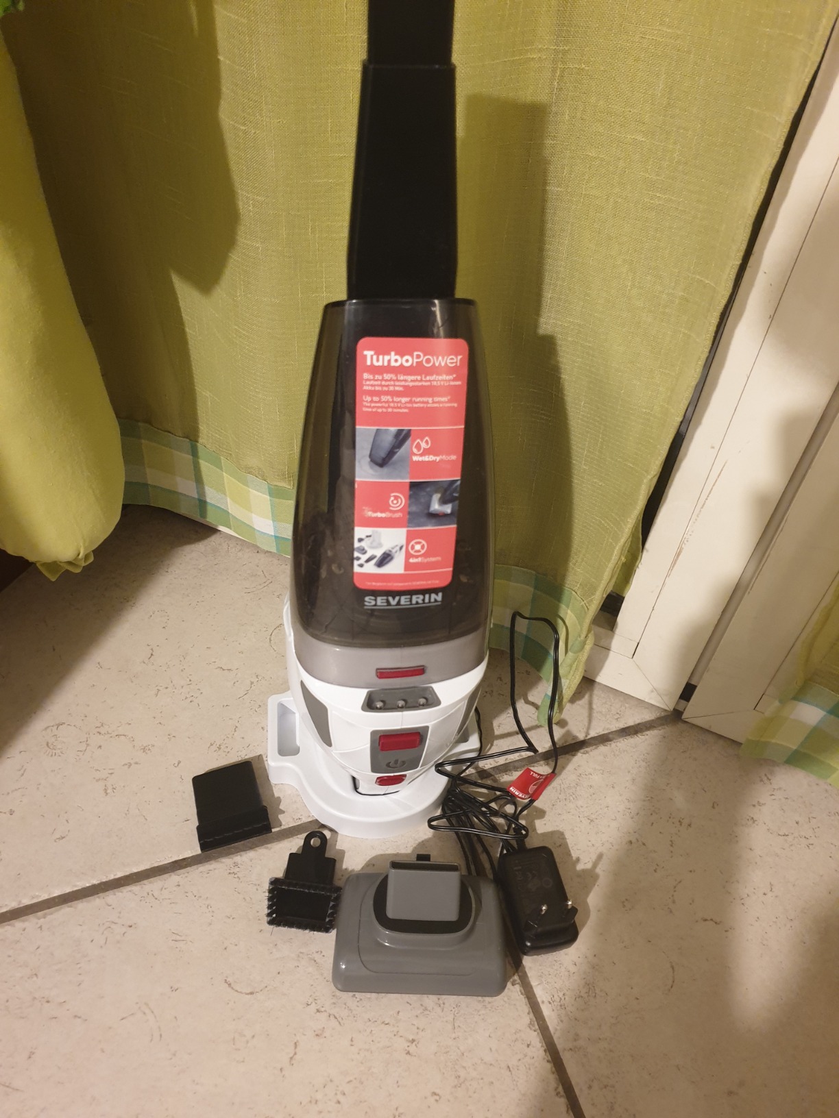 Severin Pulizia HV 7146 aspirapolvere senza fili handheld solidi liquidi