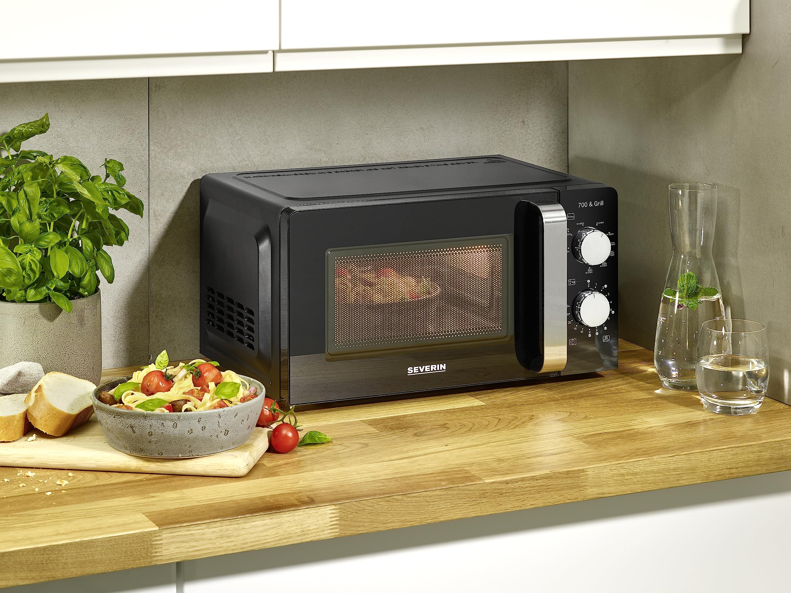 Severin MW 7781 Microonde con Grill 17L Nero 700W