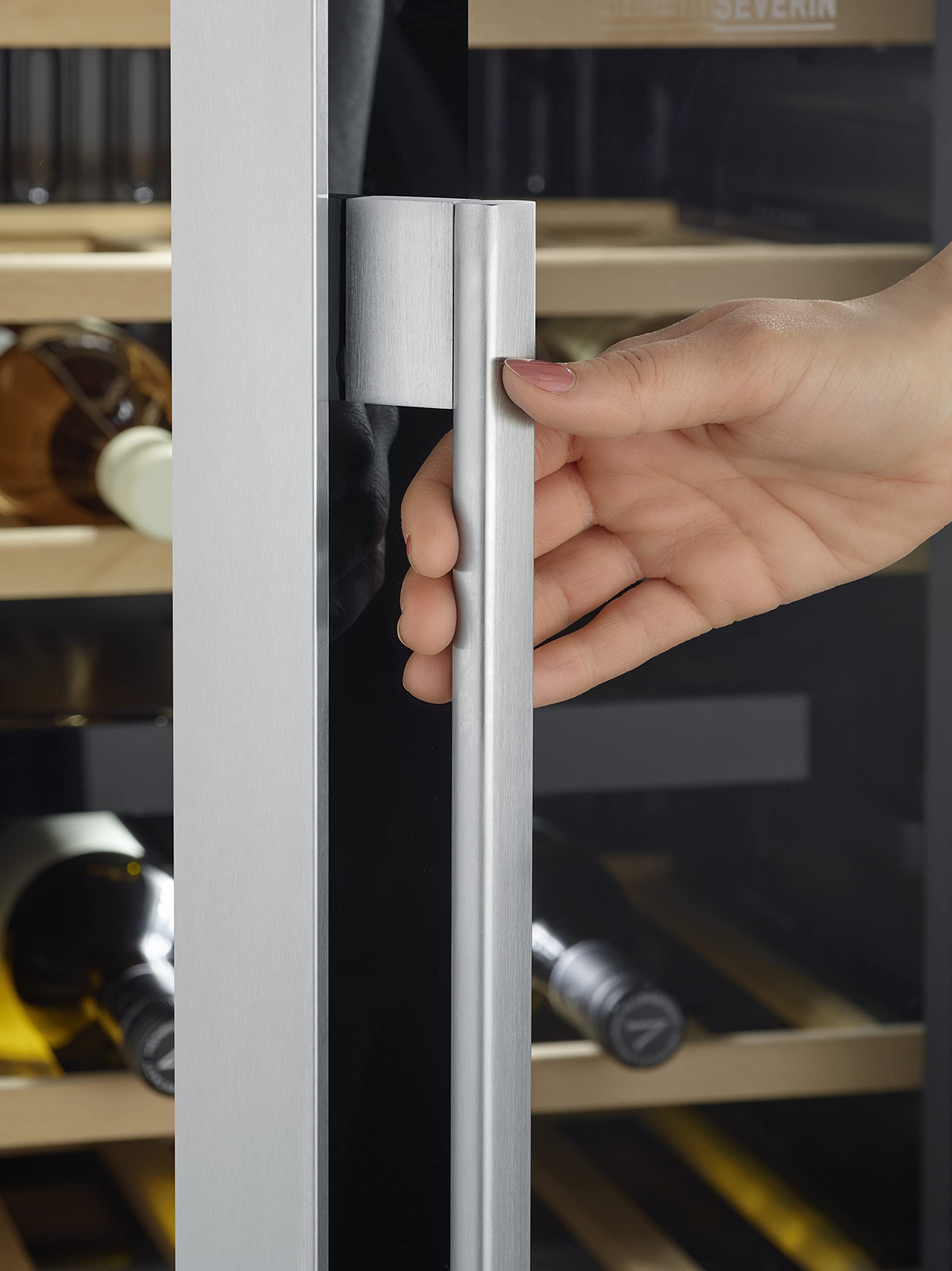 Severin WKS8894 Cantinetta Vino 28 Bottiglie Nero LED