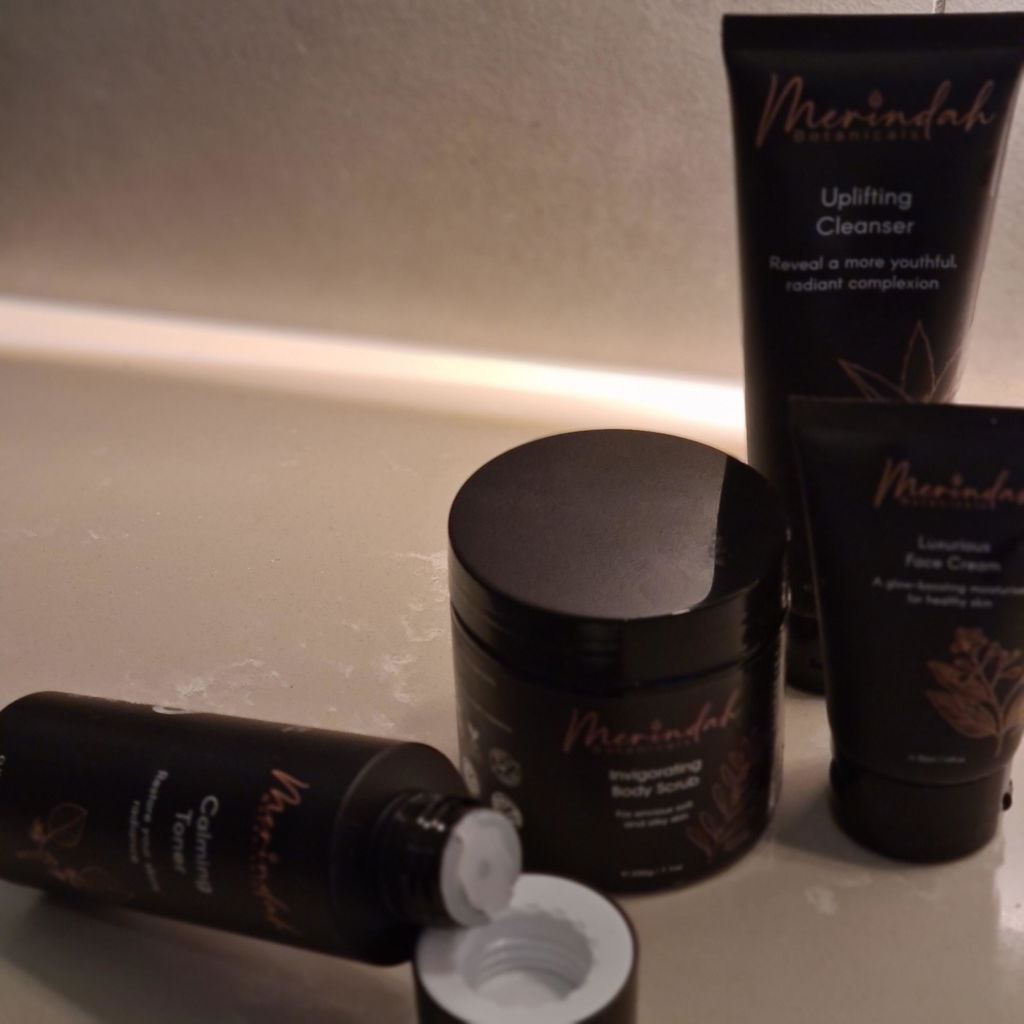 Merindah Botanicals Essential Beauty Pack kit viso 3 pezzi