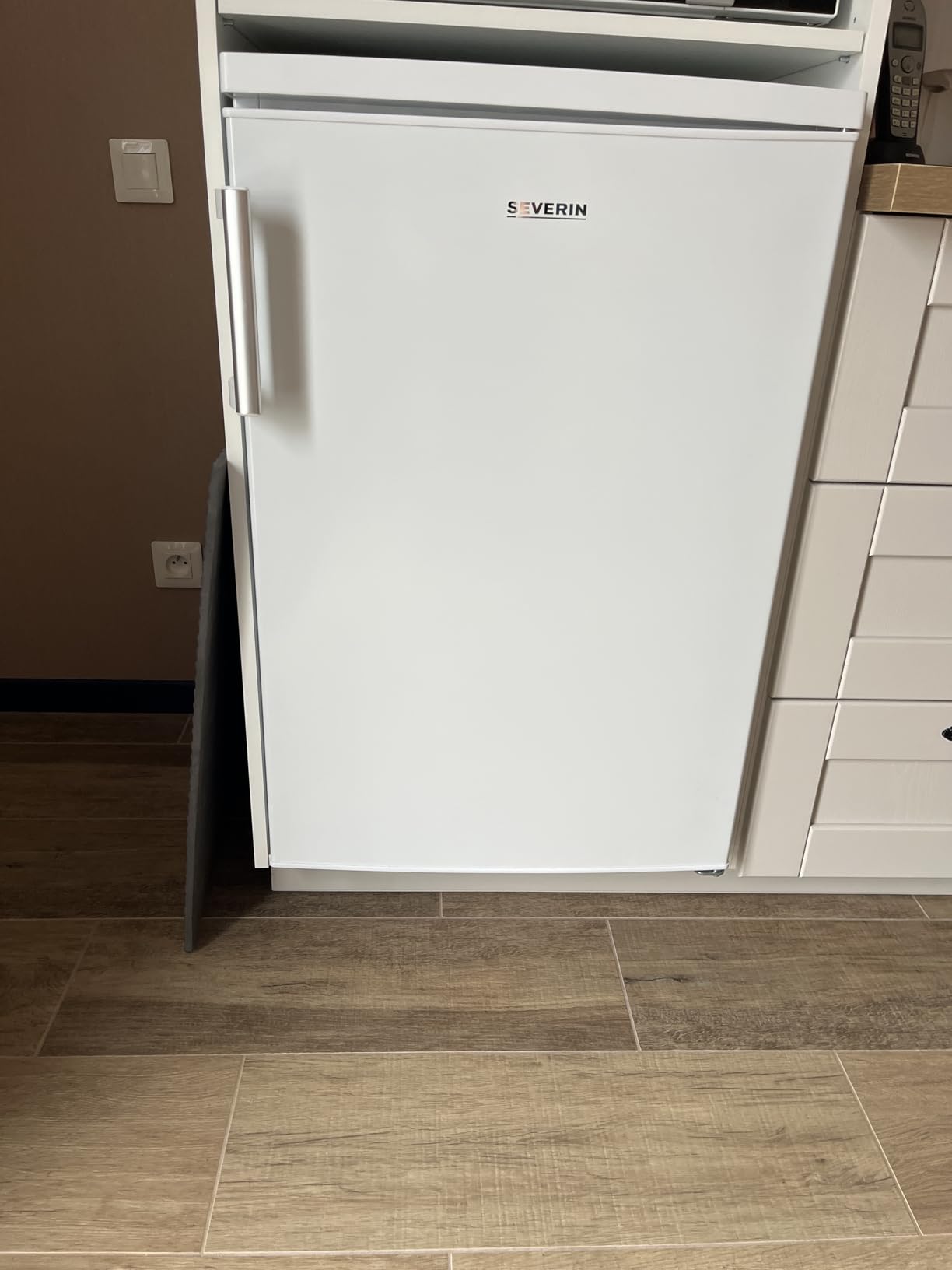 Severin VKS 8843 frigorifero da tavolo 133 litri LED