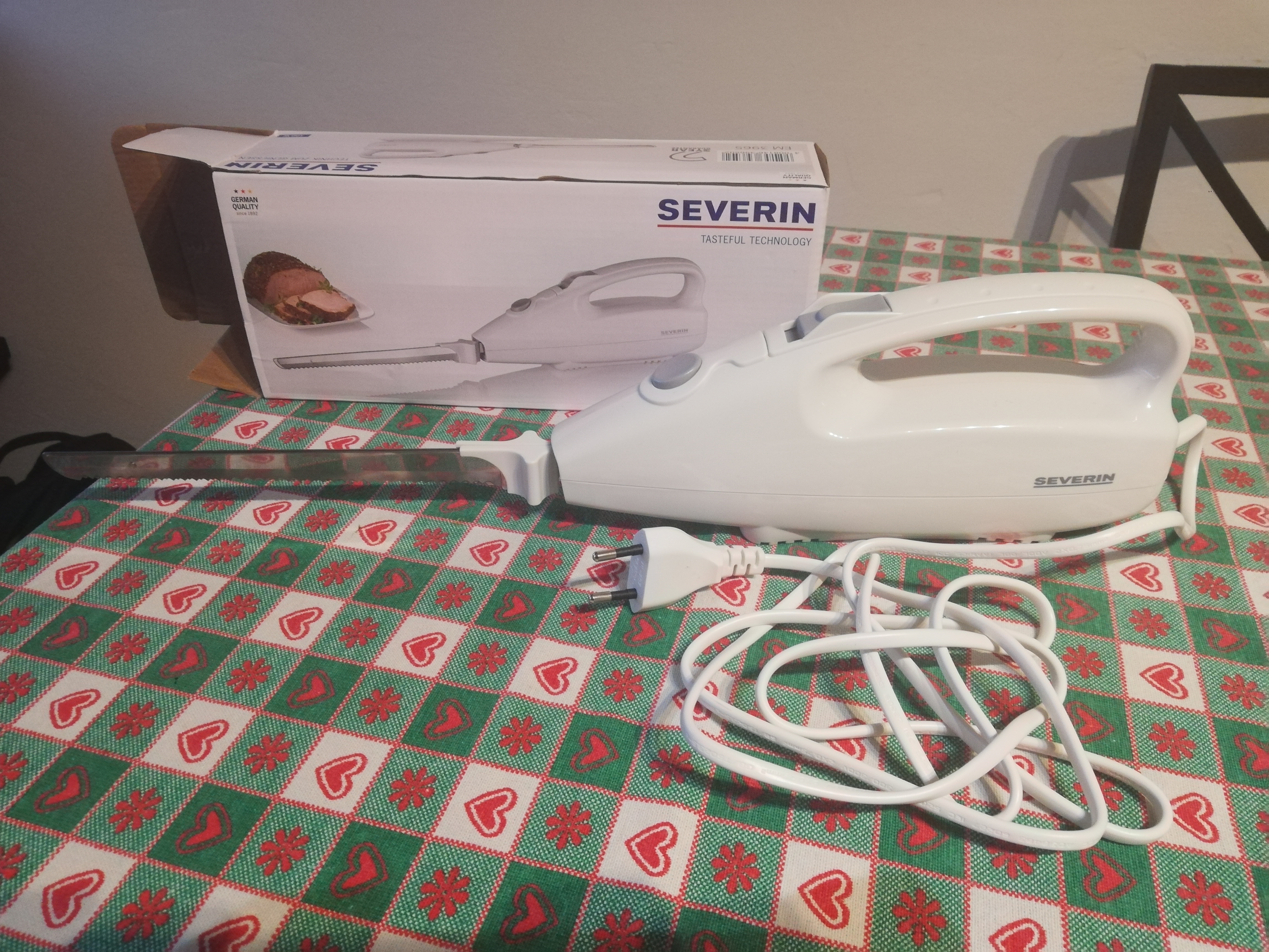 Severin EM 3965 Coltello Elettrico 100W Bianco Lame Lavabili