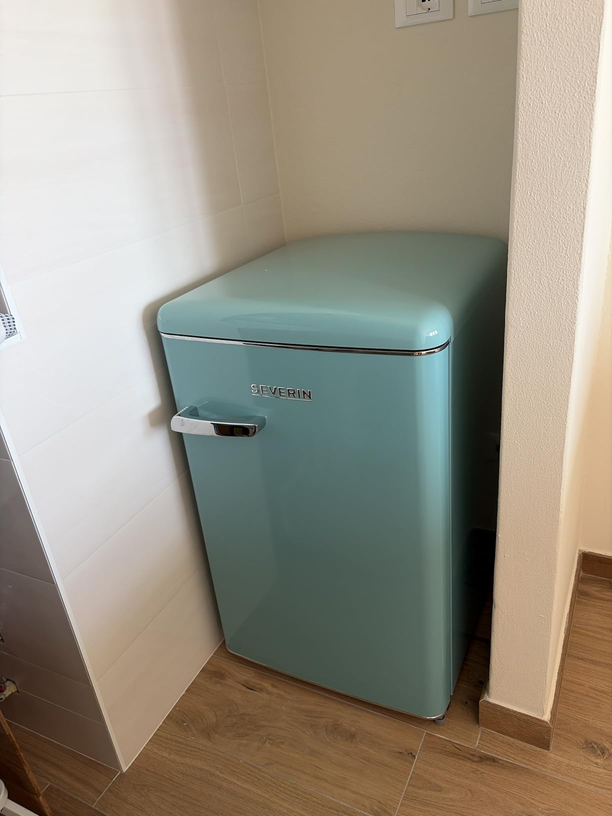Severin RKS 8832 Mini Frigo Retrò 108L Nero